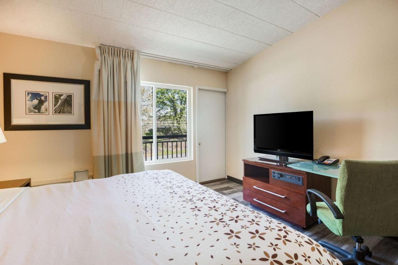 Fairmount Inn & Suites - Stroudsburg, Poconos Delaware Water Gap Exteriör bild